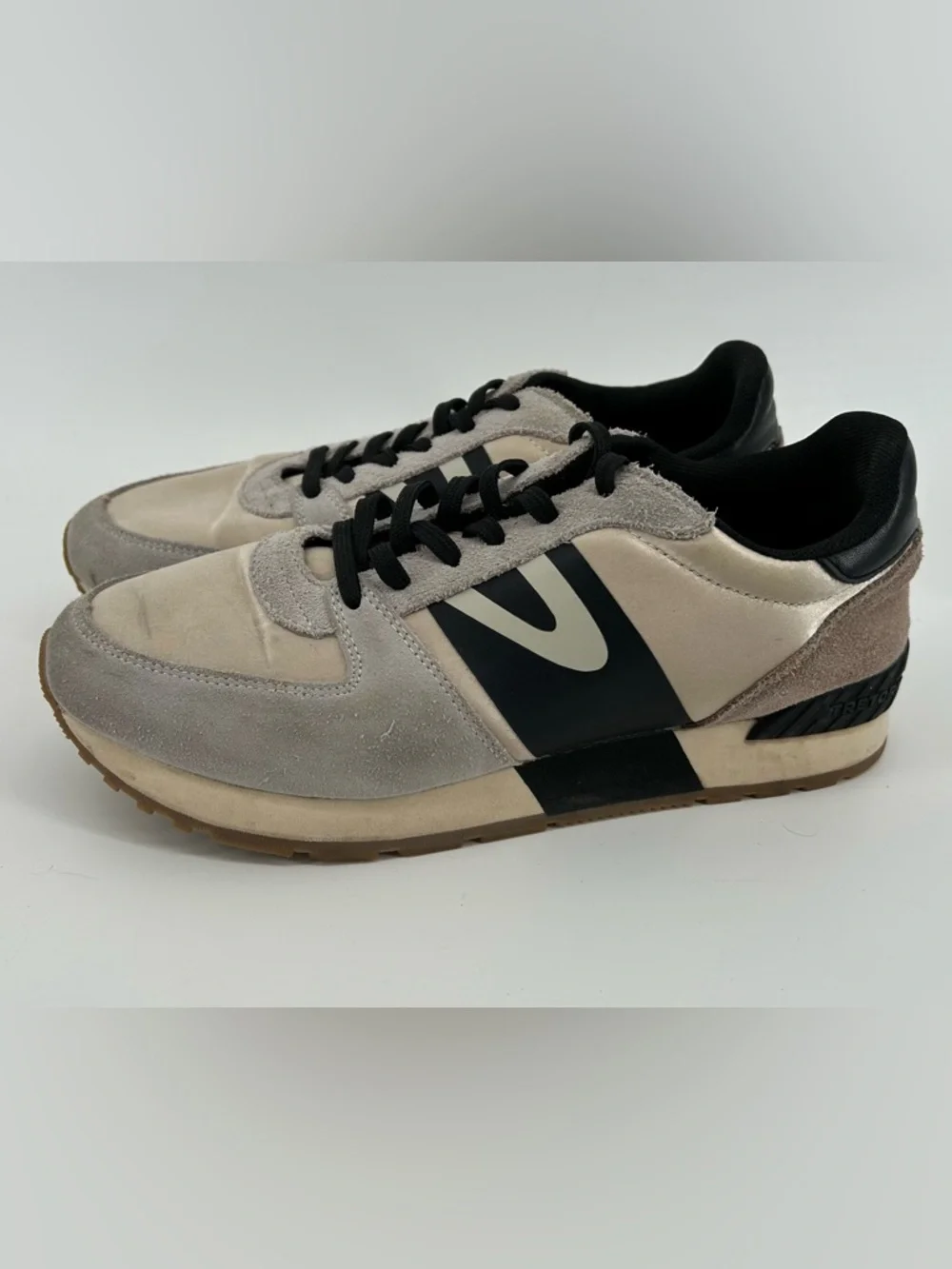 Tretorn Loyola 2.0 sneakers in retro black and gray